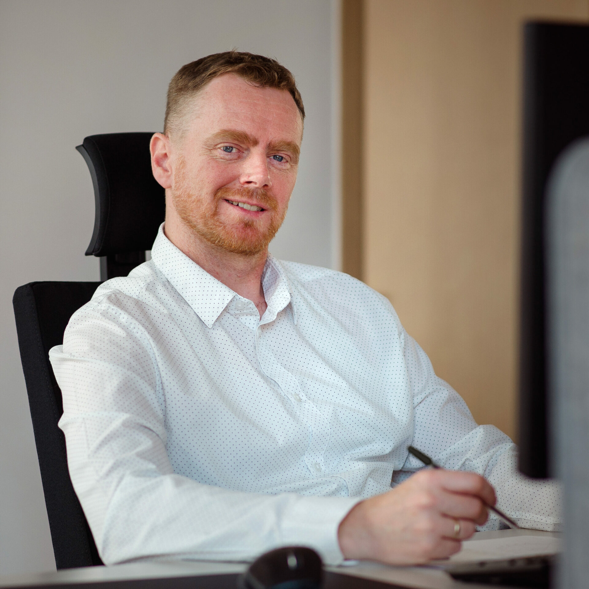https://izomaxengineering.com/wp-content/uploads/2023/05/038_ikgroup_tryton-gdansk_sesja-w-biurze_fotograf-karol-bannach-copy-2-scaled.jpg